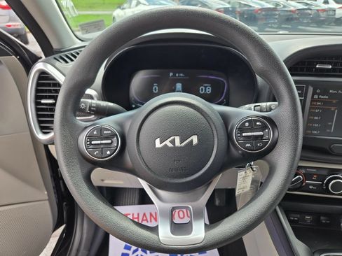 Used 2025 Kia Soul LX w/ LX Technology Package FWD image 28