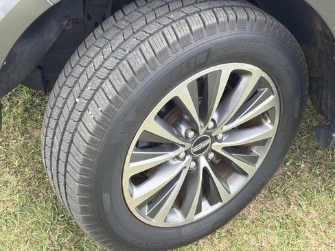 Used 2015 Lincoln Navigator 2WD image 13