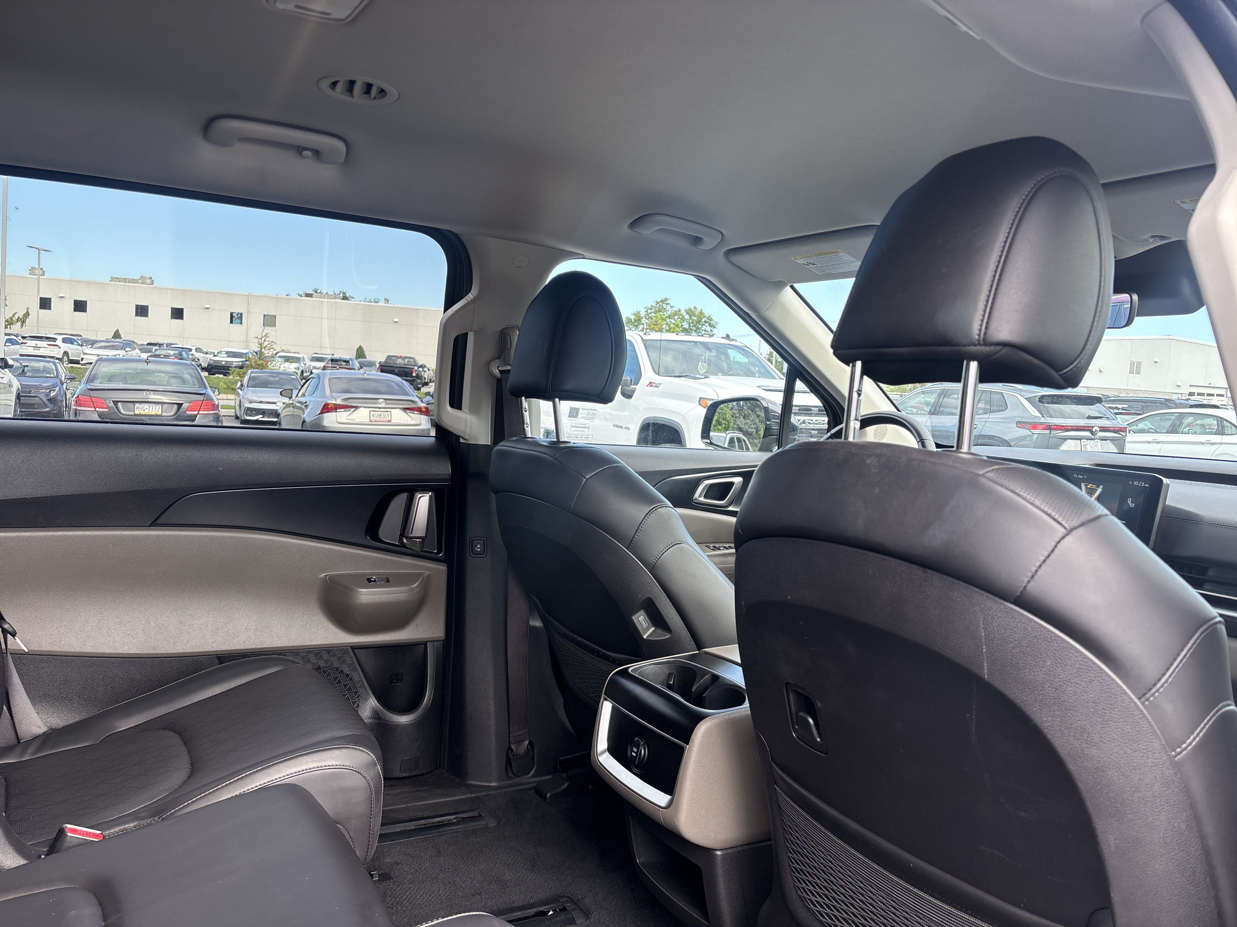 Used 2025 Kia Carnival FWD image 16