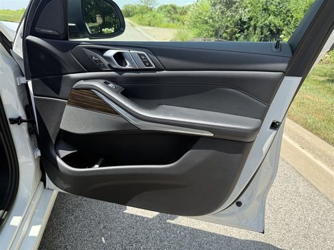 Used 2023 BMW X7 xDrive40i w/ Premium Package image 47