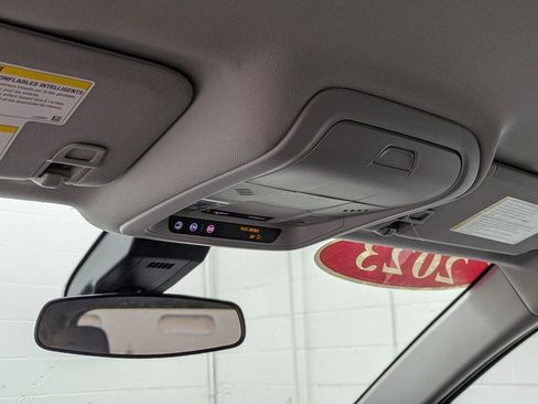 Used 2023 Chevrolet Equinox LT image 25