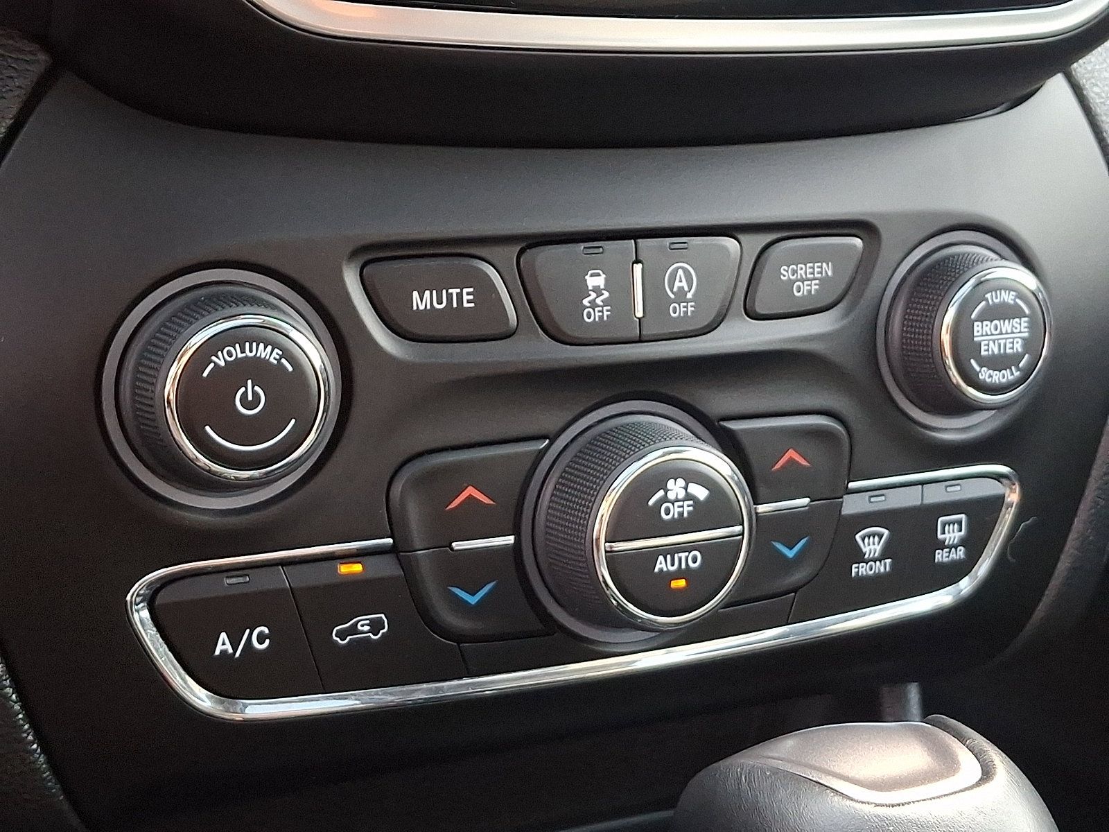Used 2021 Jeep Cherokee Limited AWD/4WD image 16