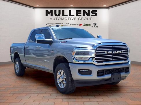 Used 2024 RAM 2500 Laramie AWD/4WD image 3