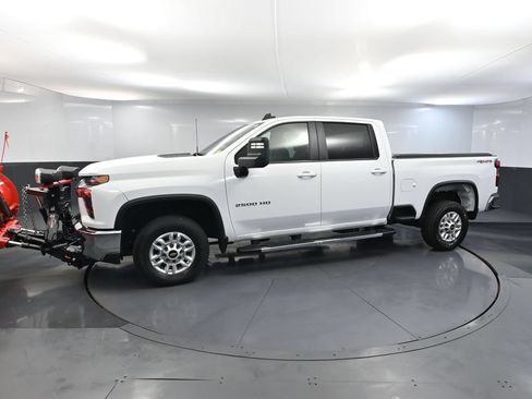 Used 2022 Chevrolet Silverado 2500 LT AWD/4WD image 12