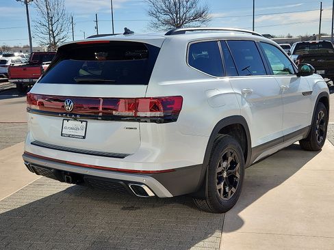 New 2026 Volkswagen Atlas Peak Edition image 5