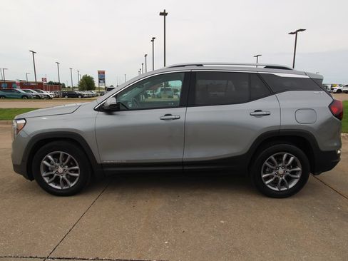 Used 2024 GMC Terrain SLT FWD image 16