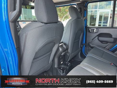 New 2025 Jeep Gladiator Sport image 16