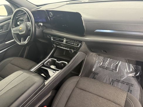 Used 2024 Chevrolet Traverse LT AWD/4WD image 11