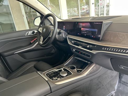 Used 2023 BMW X7 xDrive40i w/ Premium Package AWD/4WD image 25