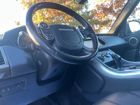 Used 2017 Land Rover Range Rover Sport HSE image 9