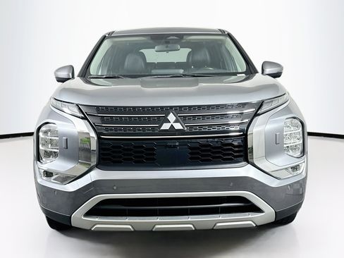 Used 2024 Mitsubishi Outlander SE AWD/4WD image 2