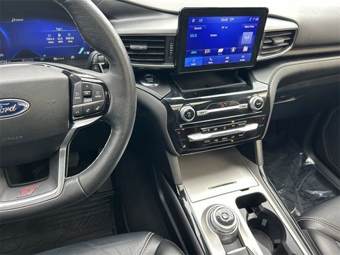 Used 2022 Ford Explorer ST image 18