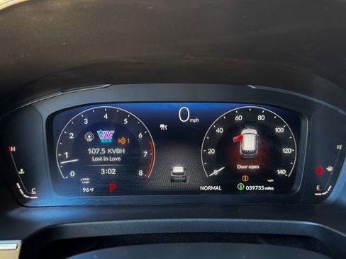 Used 2025 Honda Pilot Black Edition image 13