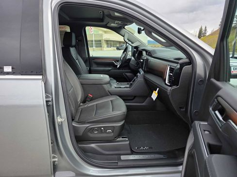 Used 2025 GMC Sierra 3500 Denali w/ Denali Reserve Package AWD/4WD image 11