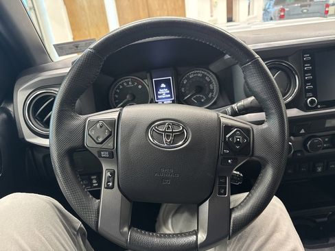 Used 2021 Toyota Tacoma TRD Sport image 4