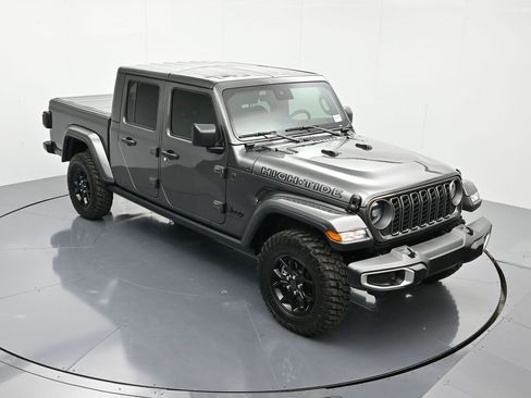Certified 2025 Jeep Gladiator Sport image 36