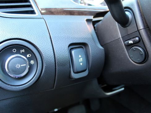 Used 2016 Ford Taurus Limited image 12