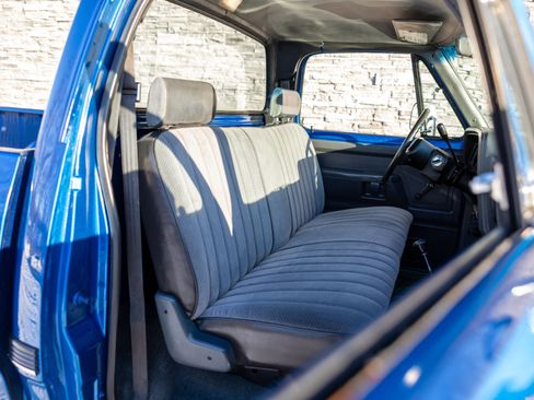 Used 1992 Dodge D/W Truck 250 image 32