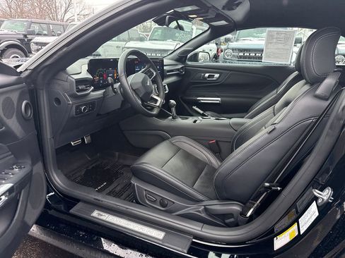 Used 2025 Ford Mustang Premium image 13
