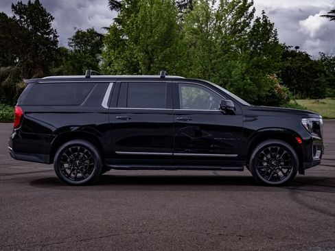 Used 2024 GMC Yukon XL Denali AWD/4WD image 36