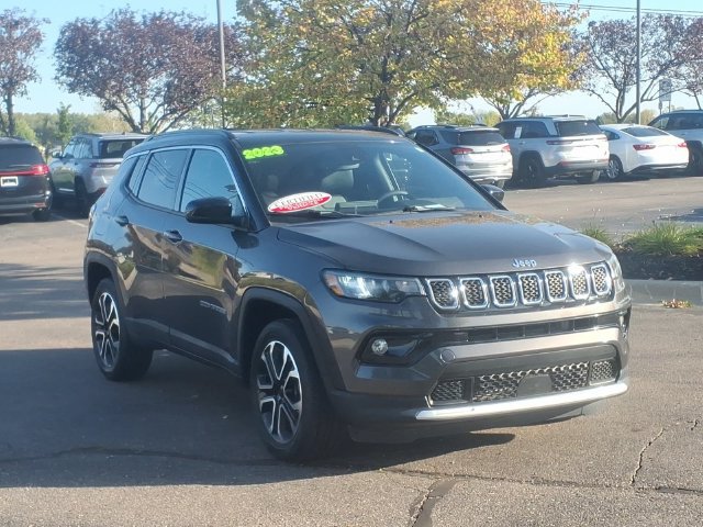 Certified 2023 Jeep Compass Limited AWD/4WD image 3
