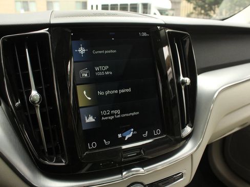 Used 2019 Volvo XC60 T5 Momentum w/ Multimedia Package AWD/4WD image 35