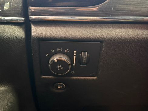 Used 2020 Jeep Grand Cherokee Overland AWD/4WD image 36
