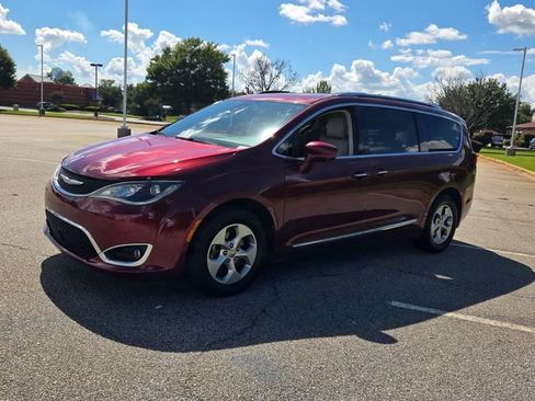 Used 2017 Chrysler Pacifica Touring-L Plus w/ Advanced Safetytec Group FWD image 3