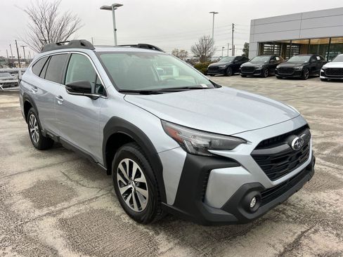 Used 2023 Subaru Outback Premium image 3