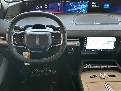 New 2026 Lincoln Navigator Reserve w/ Jet Appearance Package AWD/4WD image 13