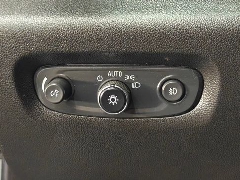 Used 2018 Chevrolet Traverse LT FWD image 46