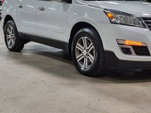 Used 2017 Chevrolet Traverse LT FWD image 16