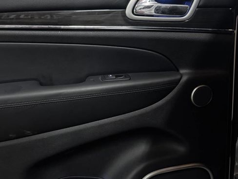 Used 2018 Jeep Grand Cherokee Overland w/ Interior Metal Package image 36