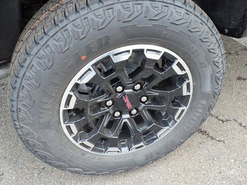 New 2026 GMC Canyon AT4 image 8