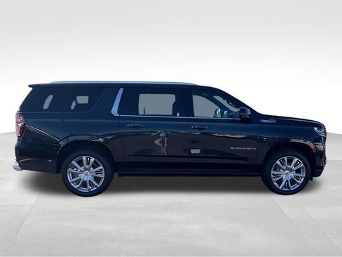 Used 2024 Chevrolet Suburban High Country AWD/4WD image 9