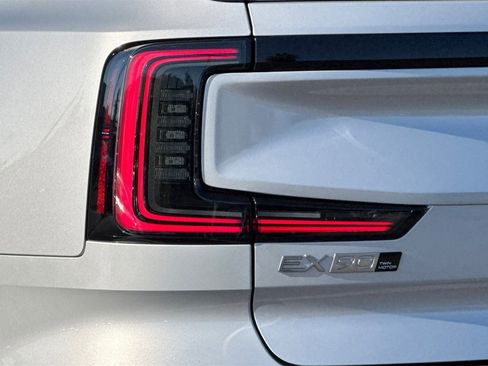 New 2025 Volvo EX90 Plus w/ Protection Package Premier image 27