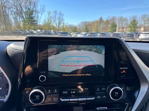 Certified 2024 Toyota Highlander XLE AWD/4WD image 44