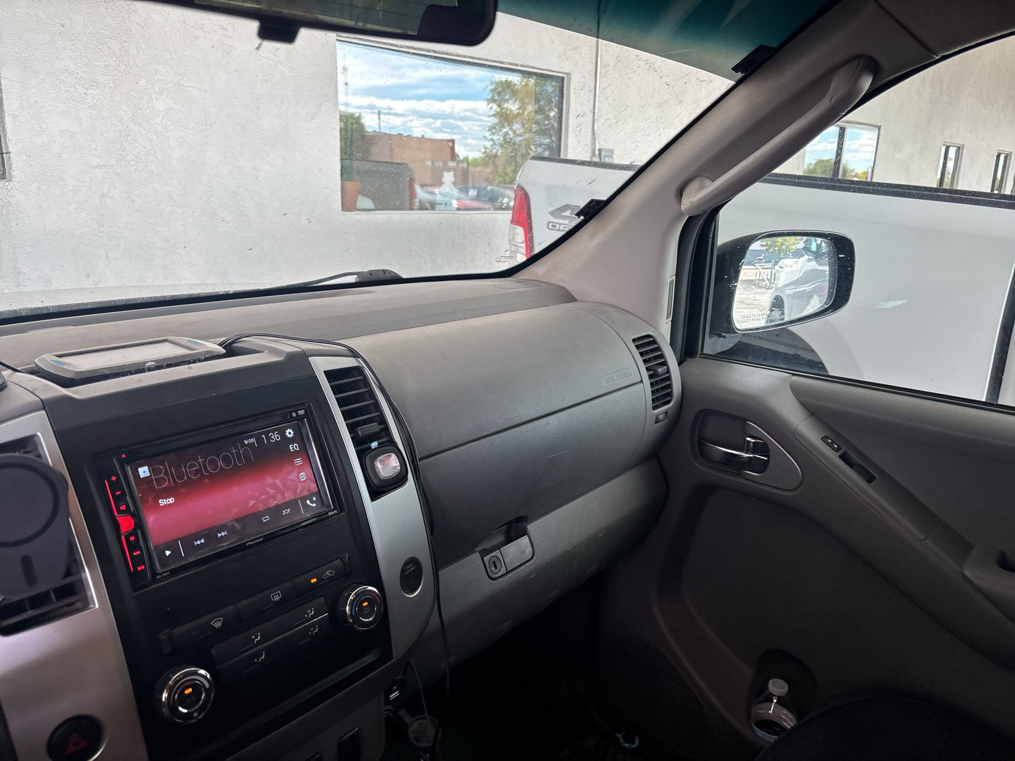 Used 2011 Nissan Frontier SV AWD/4WD image 3