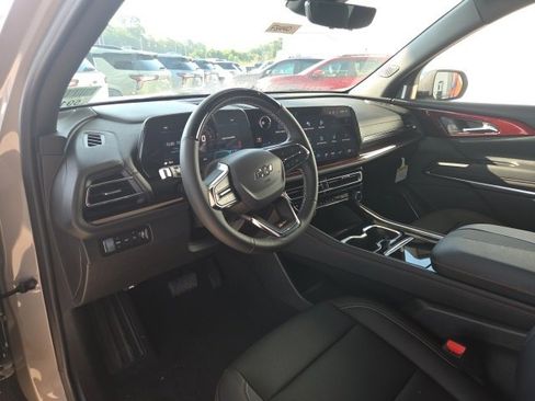 New 2026 Chevrolet Traverse Z71 w/ Enhanced Driving Package image 13