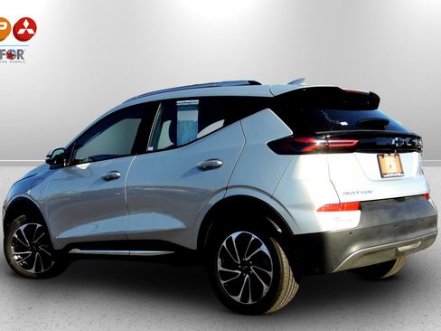 Used 2022 Chevrolet Bolt EUV Premier w/ Sun & Sound Package image 5