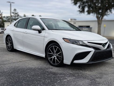 Used 2024 Toyota Camry SE image 11