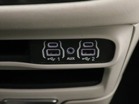 Used 2021 Chrysler Pacifica Touring-L image 25