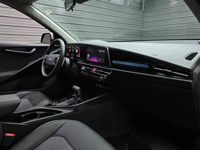 Used 2025 Kia Niro EX Touring FWD image 13