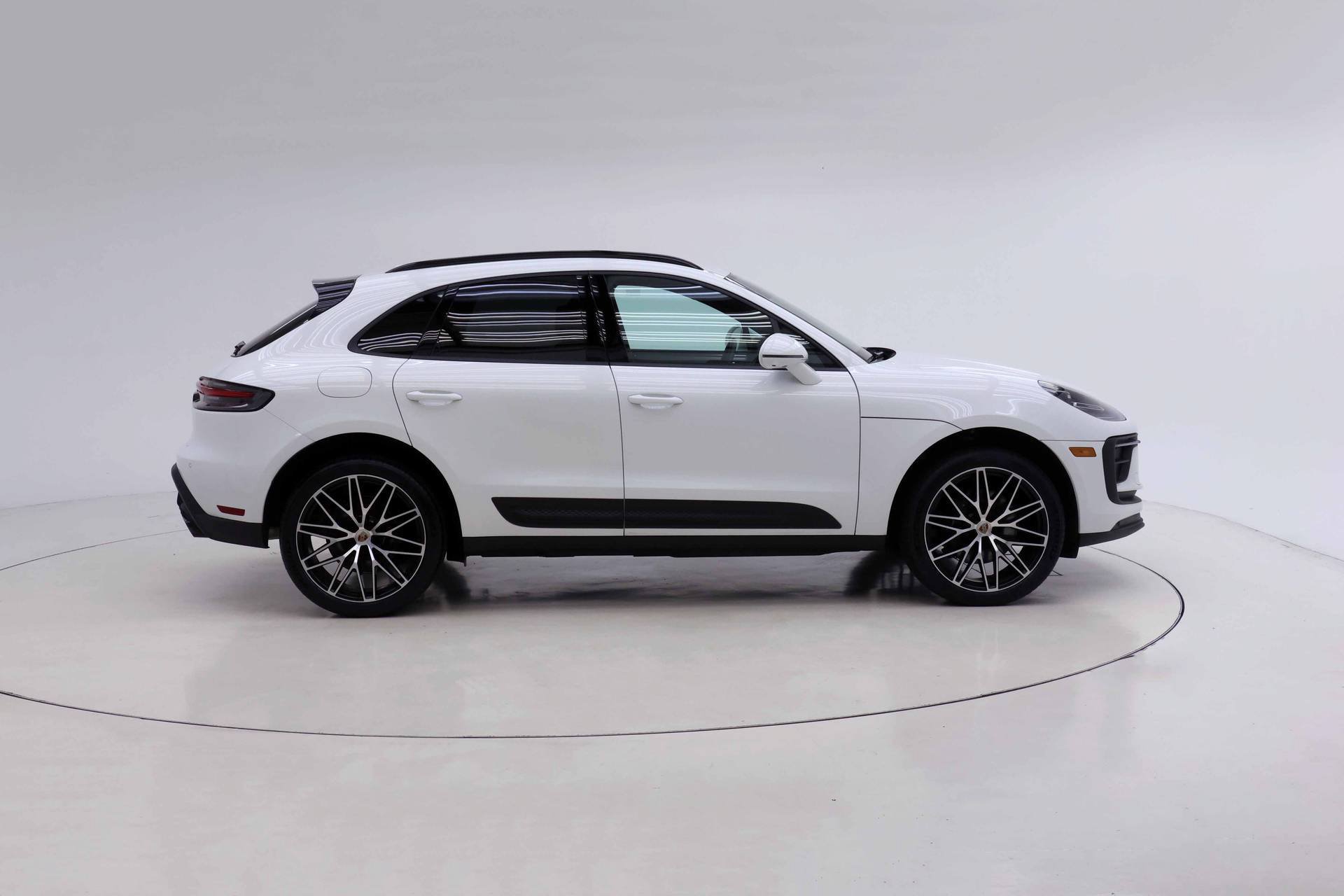Used 2026 Porsche Macan AWD/4WD image 10