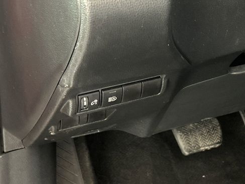 Used 2023 Toyota Corolla Cross XLE FWD image 12