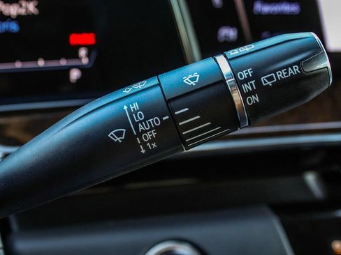 Used 2022 Cadillac Escalade ESV Sport Platinum w/ LPO, ONYX Package image 30