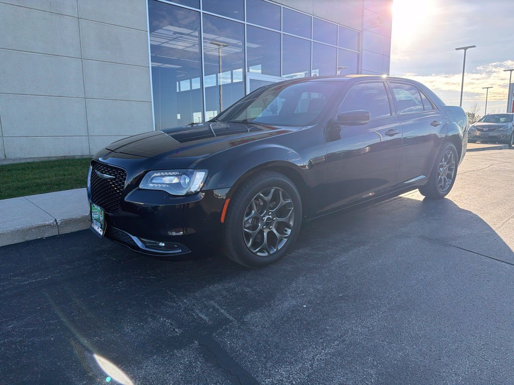 Used 2016 Chrysler 300 S w/ 300S Premium Group AWD/4WD image 4