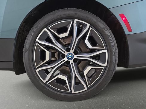 Used 2024 BMW iX xDrive50 w/ Premium Package AWD/4WD image 32