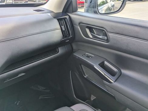 Used 2026 Nissan Pathfinder SV FWD image 19