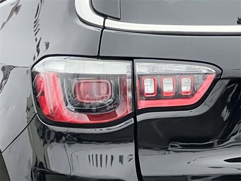 Used 2019 Jeep Compass Latitude image 10